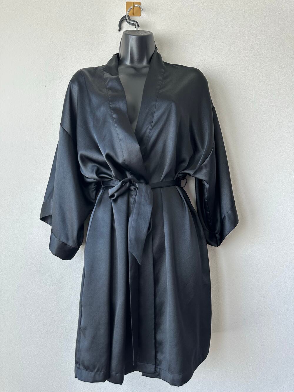 Victoria’s Secret Black Satin Kimono Robe Tie Waist Bridal Boudoir M/L